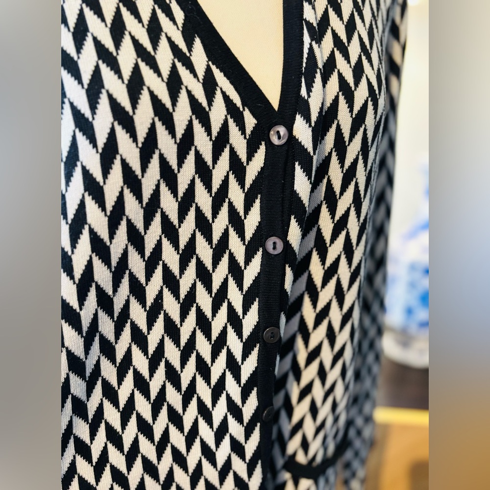 Black and White Chevron Cardigan XL - Picture 9 of 10